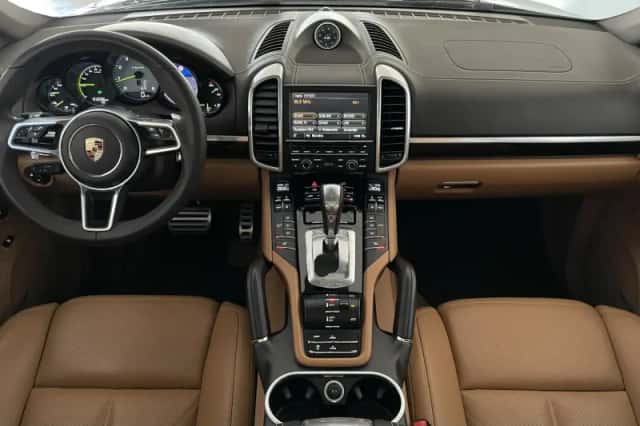 Porsche Cayenne (2015) thumbnail 4