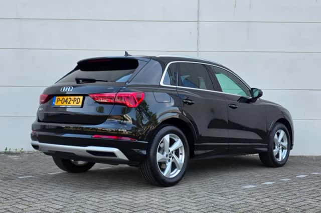 Audi Q3 (2022) thumbnail 2