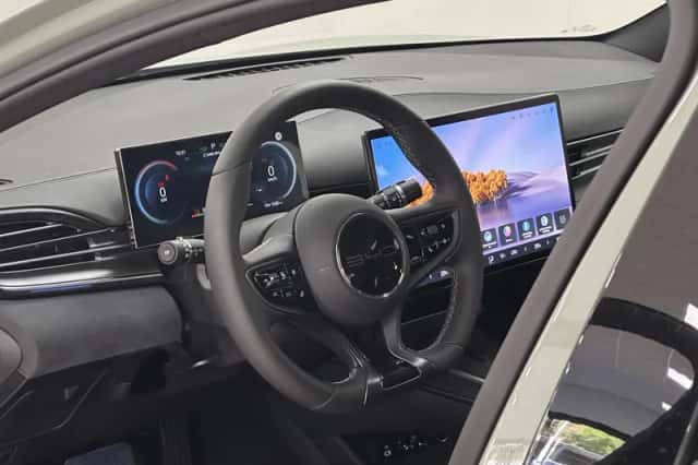 BYD Seal (2024) thumbnail 3