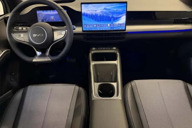BYD Dolphin (2026) thumbnail 3