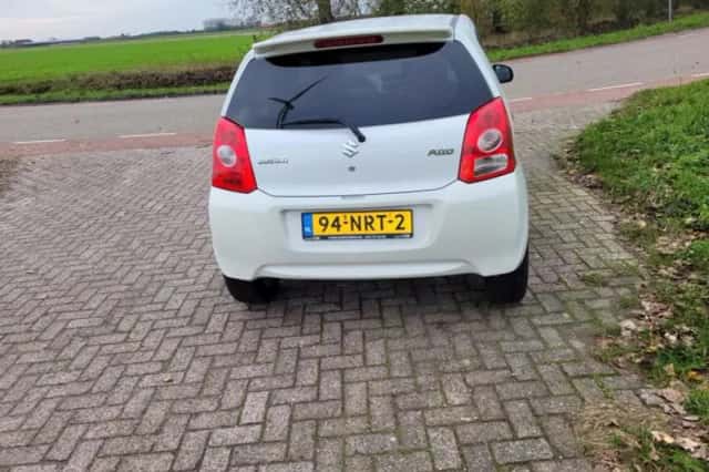Suzuki Alto (2010) thumbnail 4