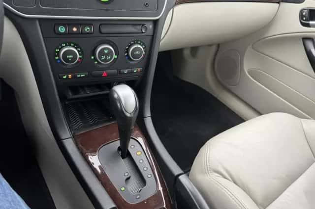 Saab 9-3 (2011) thumbnail 4