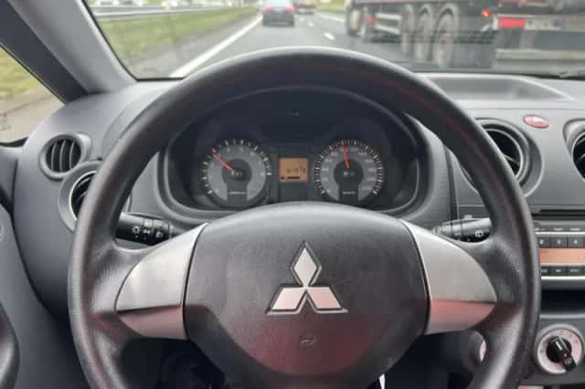 Mitsubishi Colt (2012) thumbnail 2
