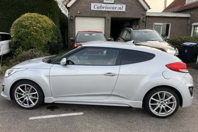 Hyundai Veloster (2015) thumbnail 2