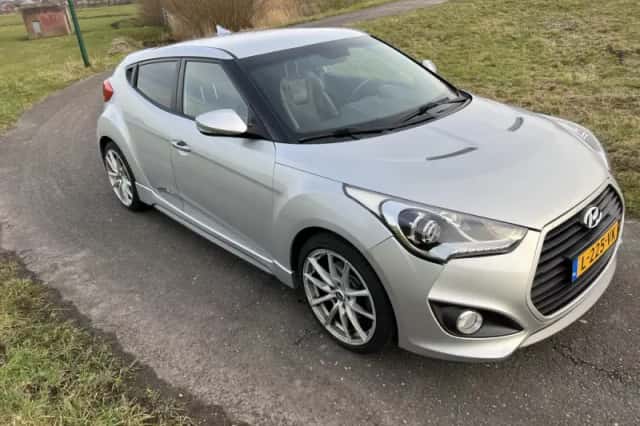 Hyundai Veloster (2015) thumbnail 3