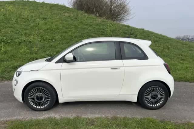 Fiat 500 (2021) thumbnail 2