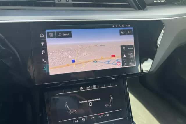Audi e-tron (2019) thumbnail 3