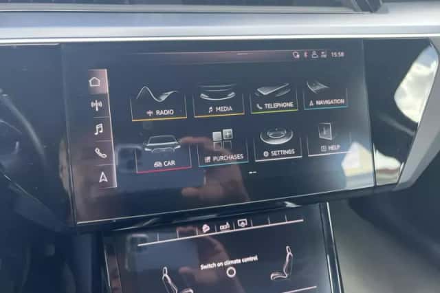 Audi e-tron (2019) thumbnail 5