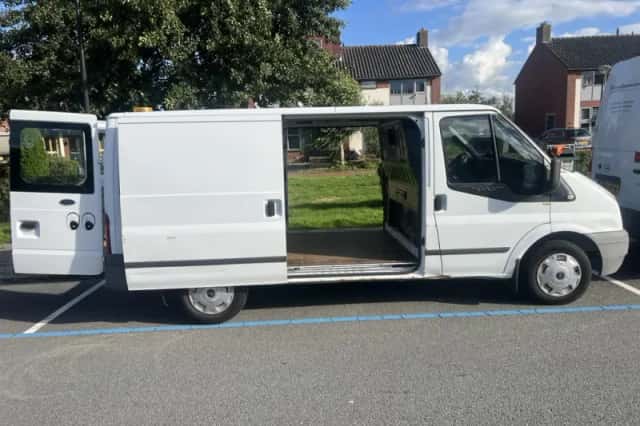 Ford Transit (2010) thumbnail 3