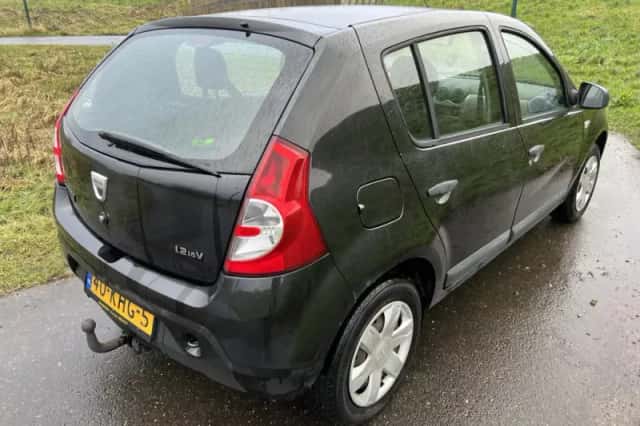 Dacia Sandero (2009) thumbnail 2