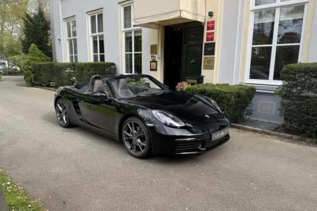 Porsche Boxster (2016) thumbnail 1