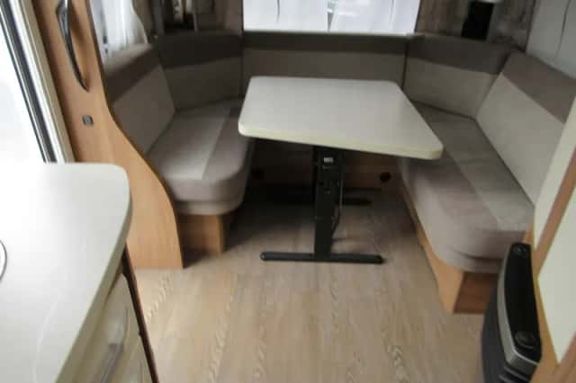Hobby De Luxe (2021) thumbnail 6