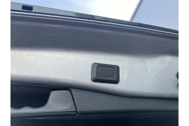 Toyota RAV4 (2019) thumbnail 5