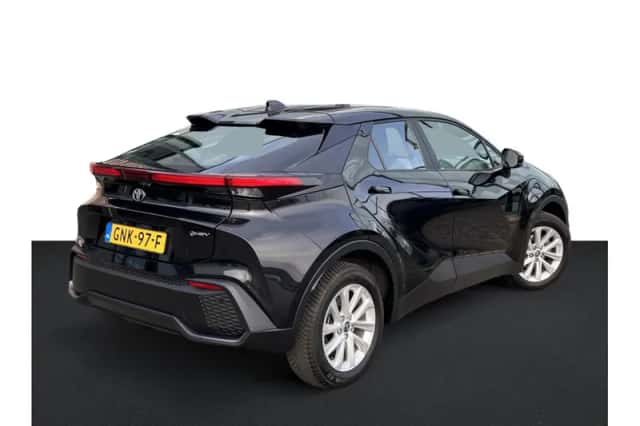 Toyota C-HR (2024) thumbnail 2