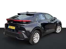 Toyota C-HR (2024) thumbnail 2