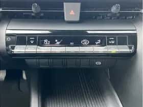 Toyota C-HR (2024) thumbnail 16