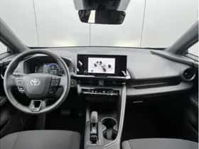 Toyota C-HR (2024) thumbnail 3
