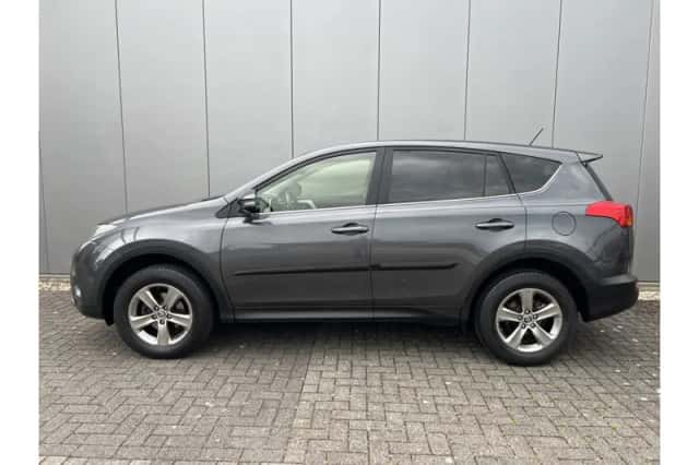 Toyota RAV4 (2015) thumbnail 3