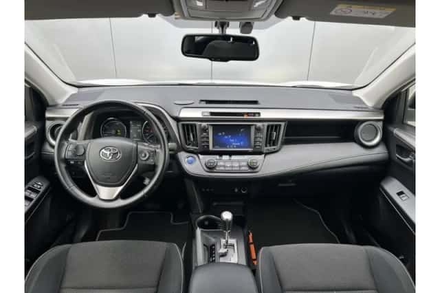 Toyota RAV4 (2016) thumbnail 3