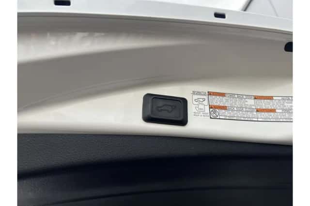 Toyota RAV4 (2016) thumbnail 5