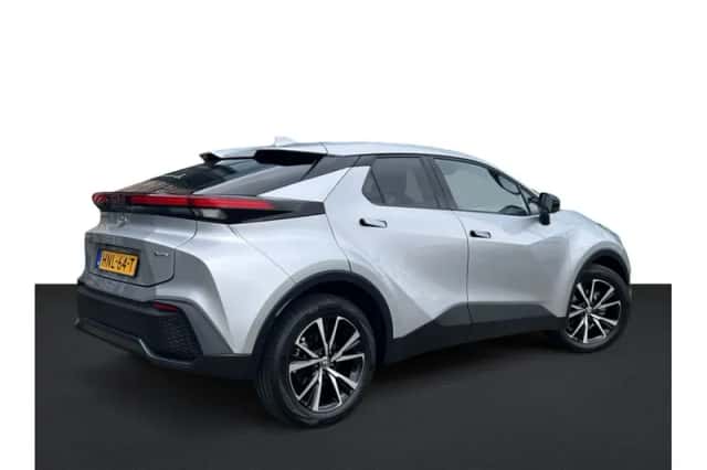 Toyota C-HR (2025) thumbnail 2