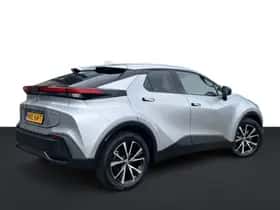 Toyota C-HR (2025) thumbnail 2
