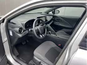 Toyota C-HR (2025) thumbnail 6