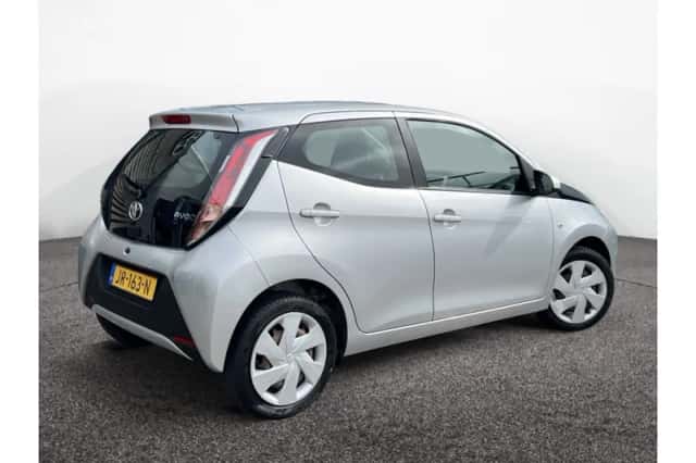 Toyota Aygo (2015) thumbnail 2