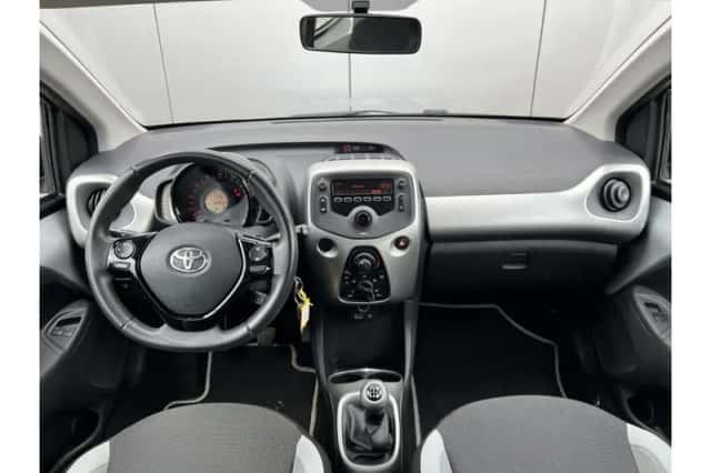 Toyota Aygo (2015) thumbnail 3