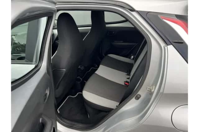 Toyota Aygo (2015) thumbnail 5