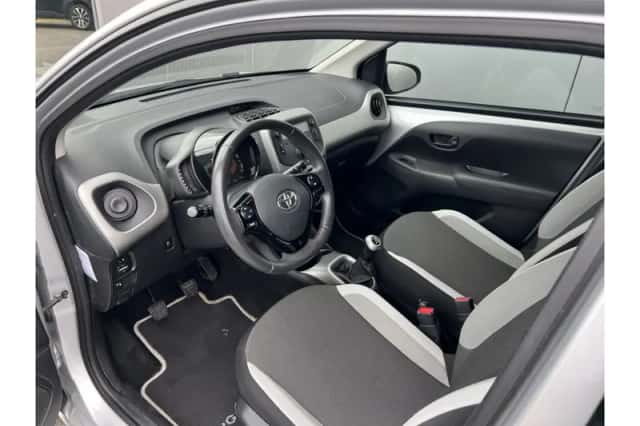 Toyota Aygo (2015) thumbnail 6