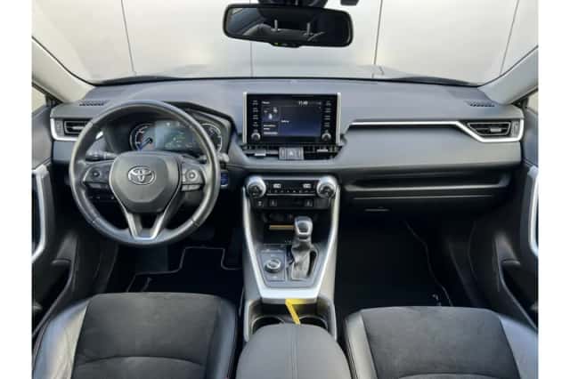 Toyota RAV4 (2022) thumbnail 3