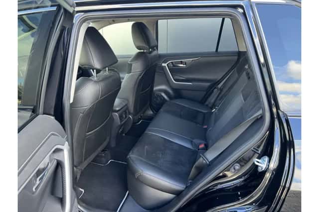 Toyota RAV4 (2022) thumbnail 6