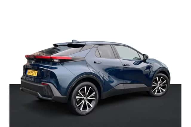 Toyota C-HR (2025) thumbnail 2