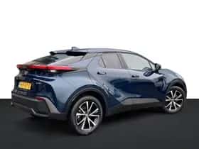 Toyota C-HR (2025) thumbnail 2