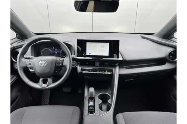 Toyota C-HR (2024) thumbnail 3