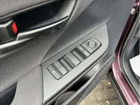 Toyota C-HR (2024) thumbnail 7