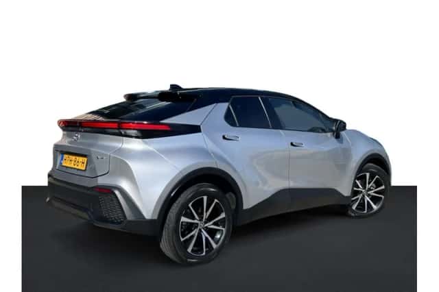 Toyota C-HR (2025) thumbnail 2