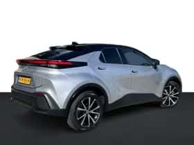 Toyota C-HR (2025) thumbnail 2