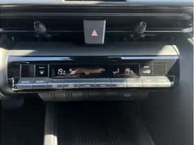 Toyota C-HR (2025) thumbnail 17