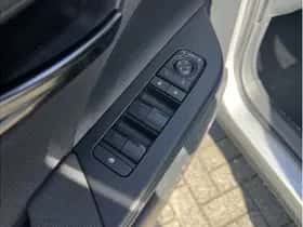 Toyota C-HR (2025) thumbnail 7