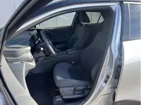 Toyota C-HR (2025) thumbnail 8