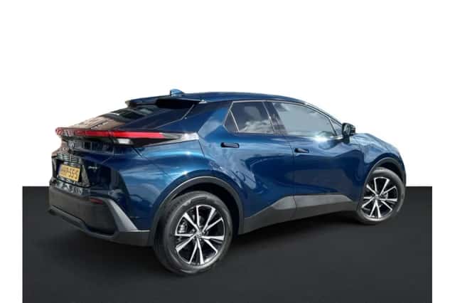 Toyota C-HR (2025) thumbnail 2
