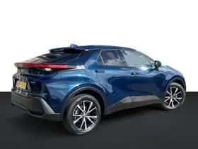 Toyota C-HR (2025) thumbnail 2