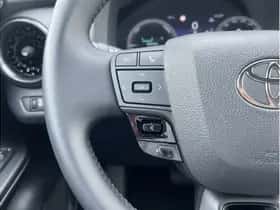 Toyota C-HR (2025) thumbnail 11