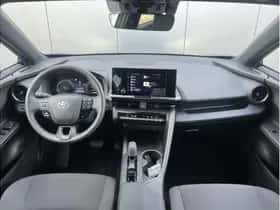 Toyota C-HR (2025) thumbnail 3