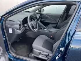 Toyota C-HR (2025) thumbnail 6