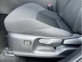 Toyota C-HR (2025) thumbnail 9