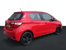 Toyota Yaris (2017) thumbnail 2