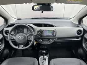 Toyota Yaris (2017) thumbnail 3